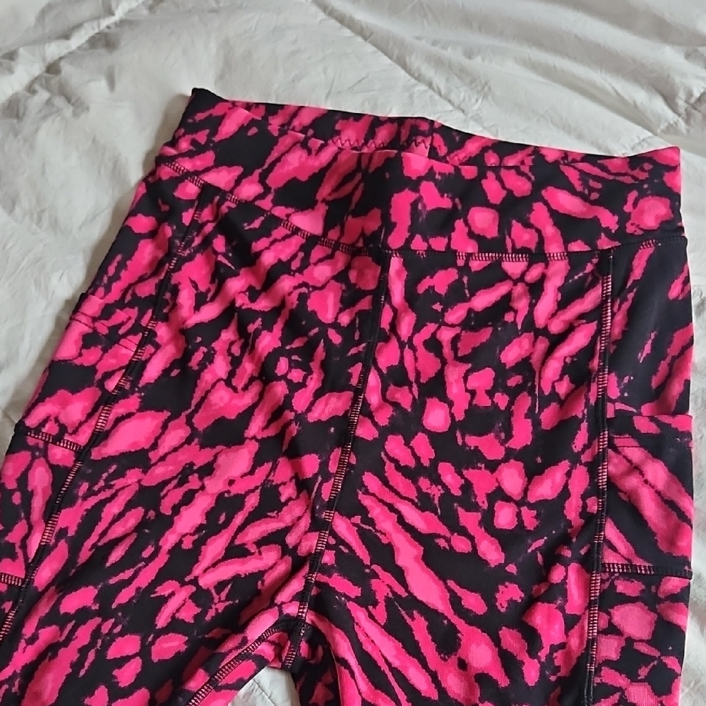 POP Fit Vibrant Pink and Black Patterned Leggings - Picture 2 of 4